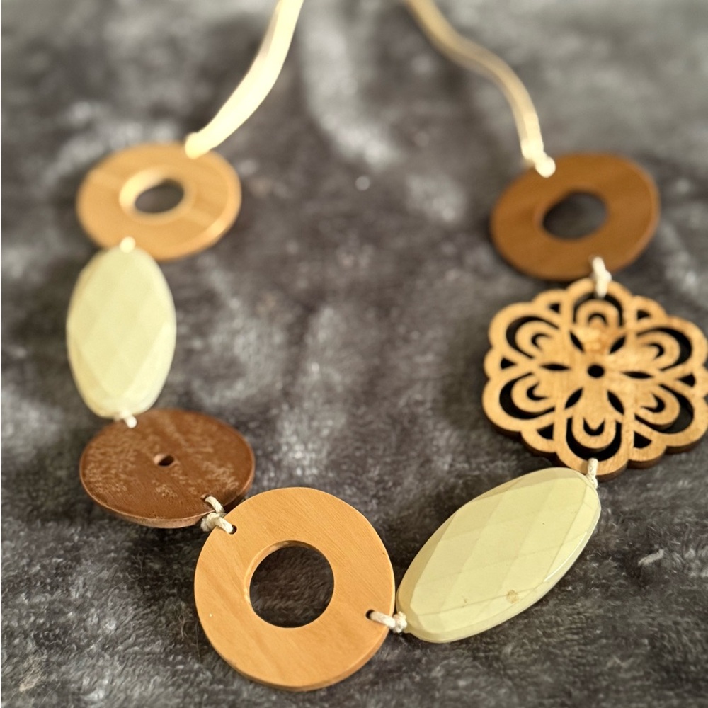 Elegant Wooden Necklace with Floral Design